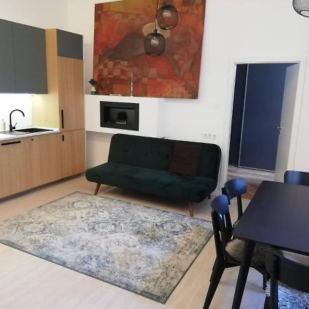 2 Bedroom Stylish Apartment In Buda Budapest Eksteriør billede