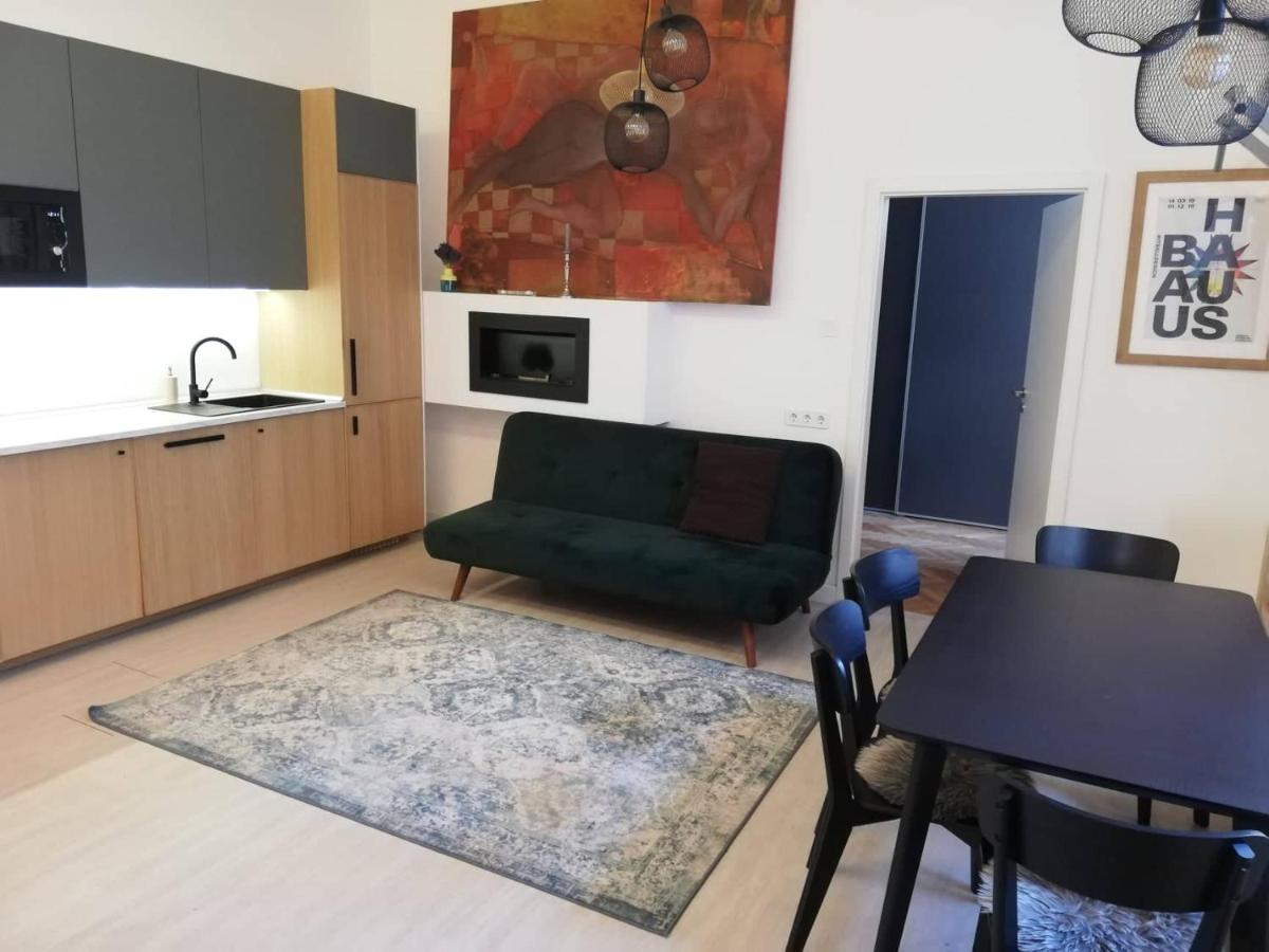 2 Bedroom Stylish Apartment In Buda Budapest Eksteriør billede